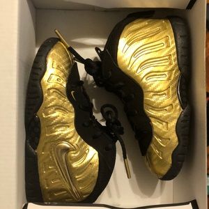 Gold and black foamposites